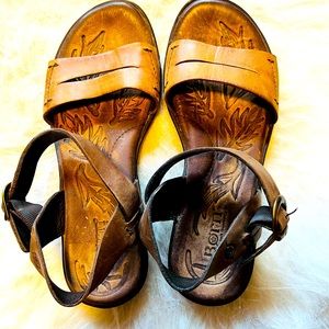 Born sandals